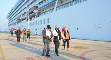 Kuşadası'na yeni yılın ilk kruvaziyeri geldi