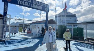 "Astoria Grande" kruvaziyeri 856 yolcusuyla Amasra'ya geldi