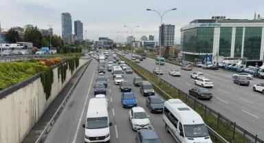İstanbul'da sabah saatlerinde trafik yoğunluğu yaşanıyor