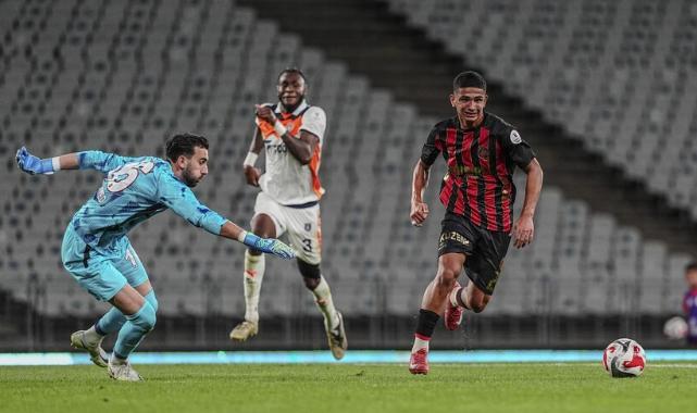 Süper Lig'de 2025-2026 sezonunda 571 futbolcu ter döktü