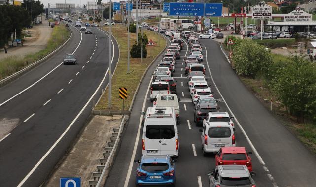Yollarda bayram tatili hareketliliği yaşanıyor