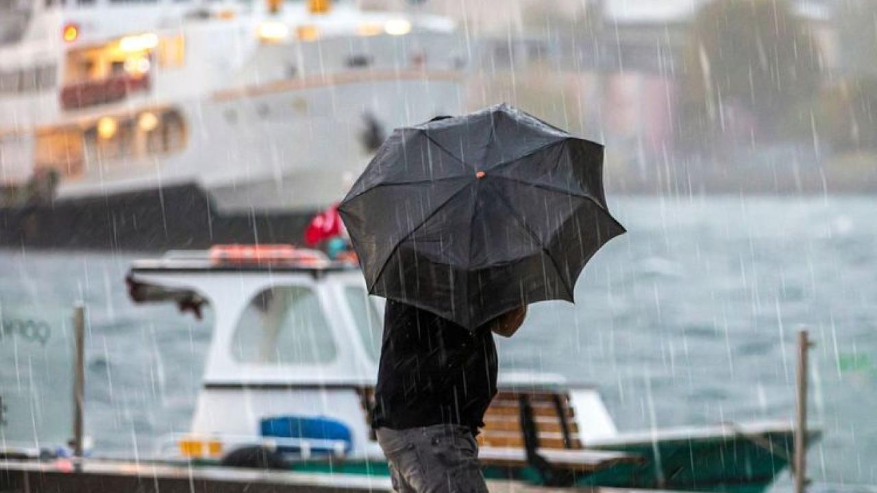AKOM'dan İstanbul için kuvvetli sağanak ve dolu uyarısı