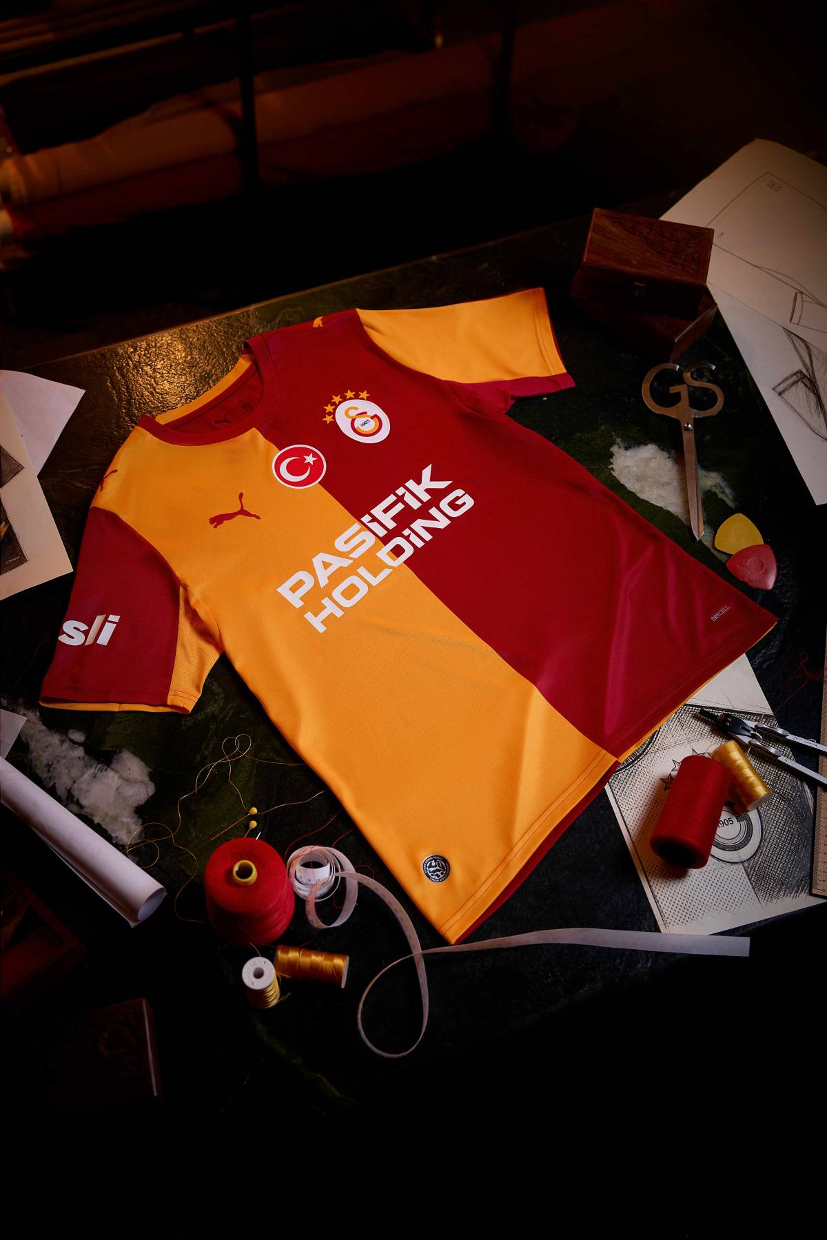 Galatasaray’ın Yeni Sezon Formaları Tanıtıldı